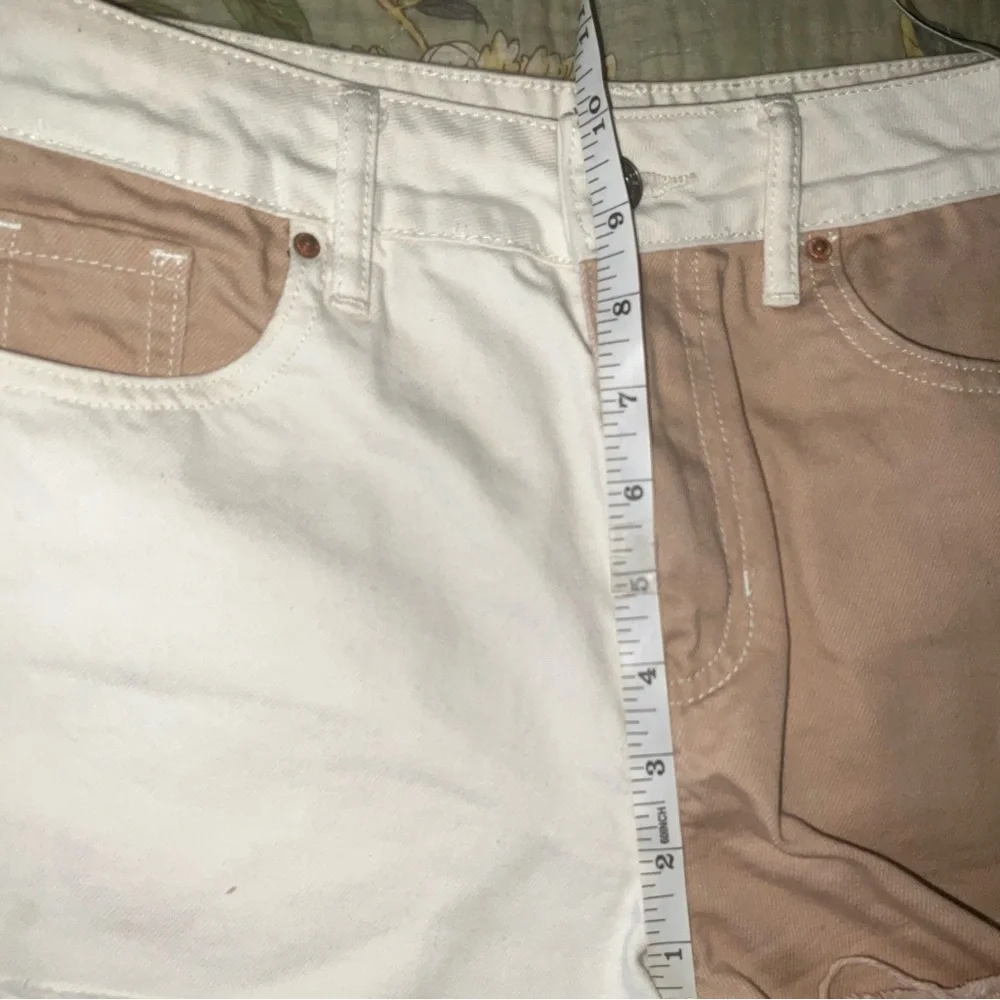 PacSun Two-Tone White and Tan Colorblocked Denim Shorts - Picture 10 of 11